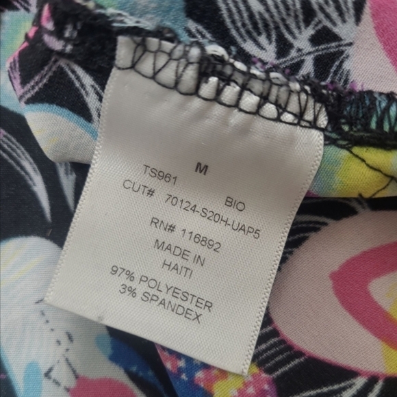 The UA Flex2 Flip Flops Black V-Neck Print Scrub Top Size Medium - Picture 3 of 6